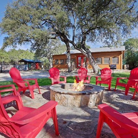 Wimberley Log Cabins Resort And Suites- The Oak Lodge Exterior photo