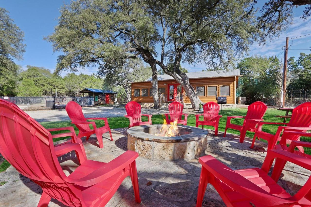 Wimberley Log Cabins Resort And Suites- The Oak Lodge Exterior photo