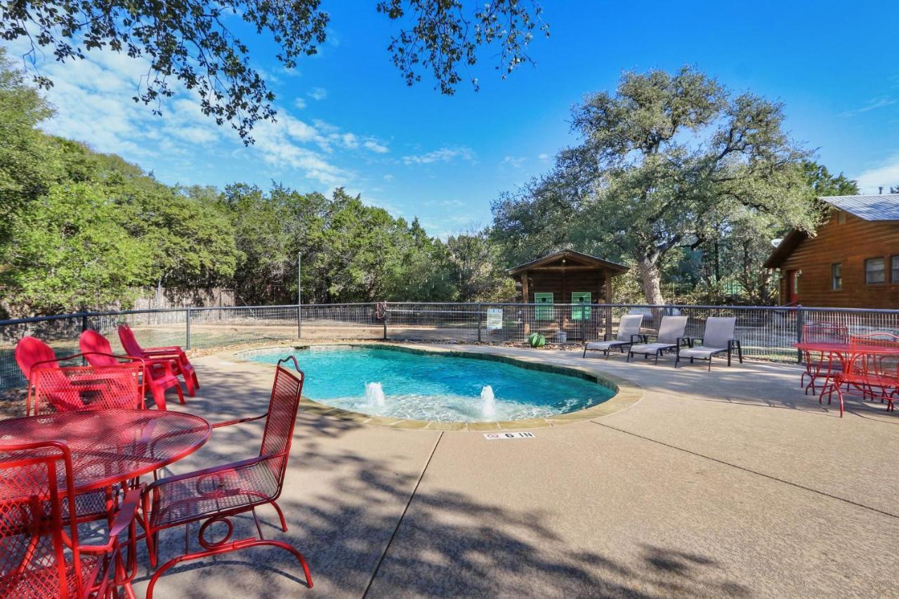 Wimberley Log Cabins Resort And Suites- The Oak Lodge Exterior photo