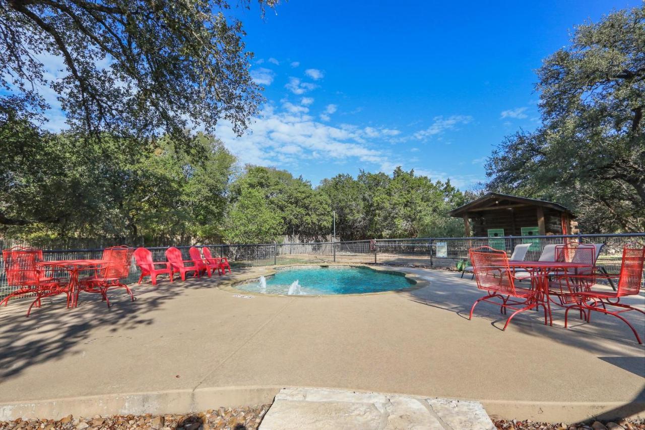 Wimberley Log Cabins Resort And Suites- The Oak Lodge Exterior photo